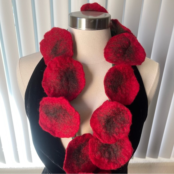 Brand New Handmade Felted Wool Flower Boa Garland Scarf - Picture 5 of 13